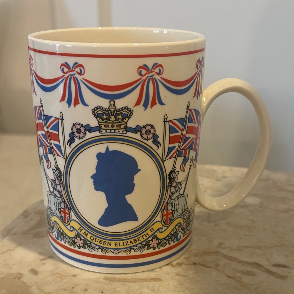 Royal Silver Jubilee of Queen Elizabeth II 1952-1977‎ Commemorative Mug Wedgwood
